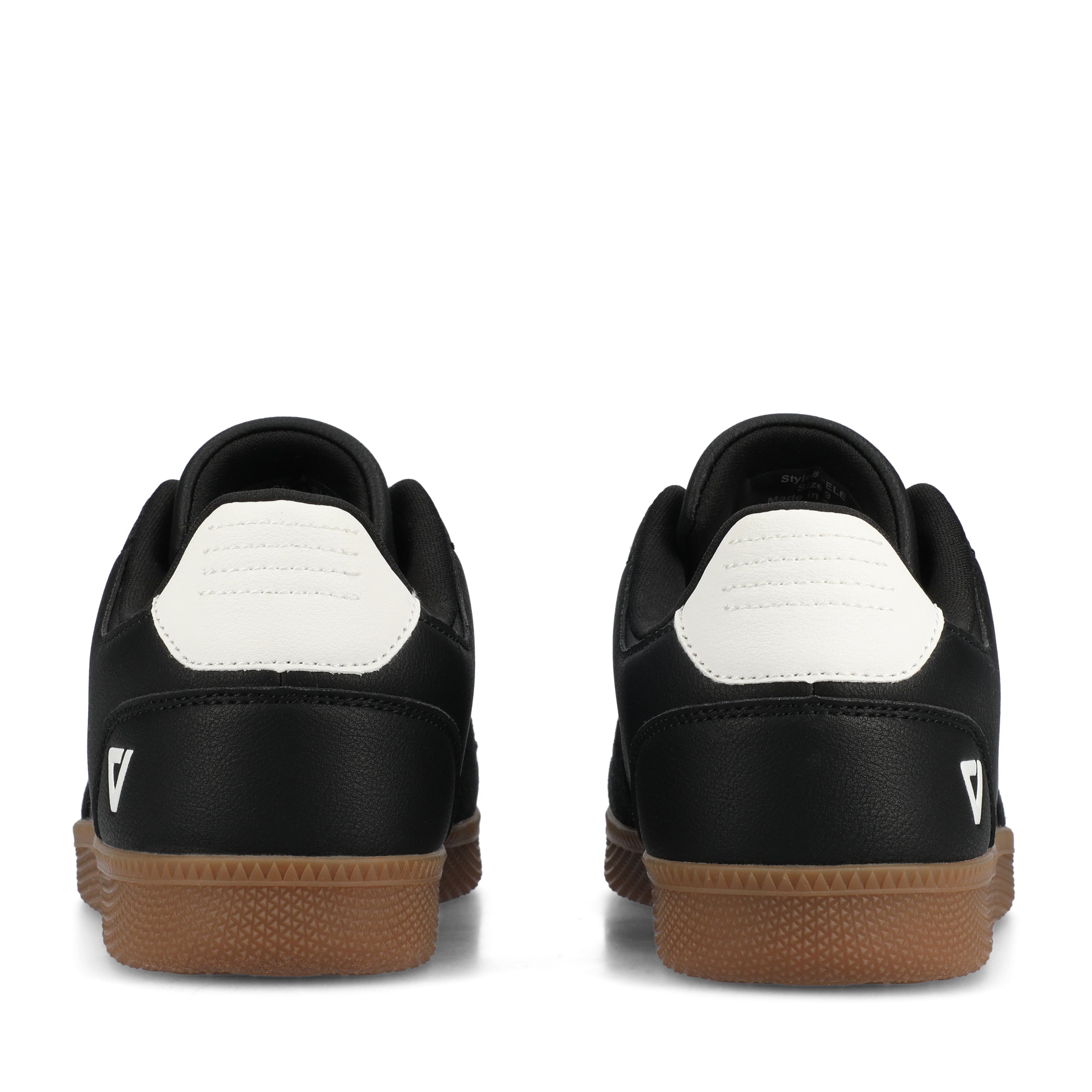Pitch Low Top Flexible Court Sneaker