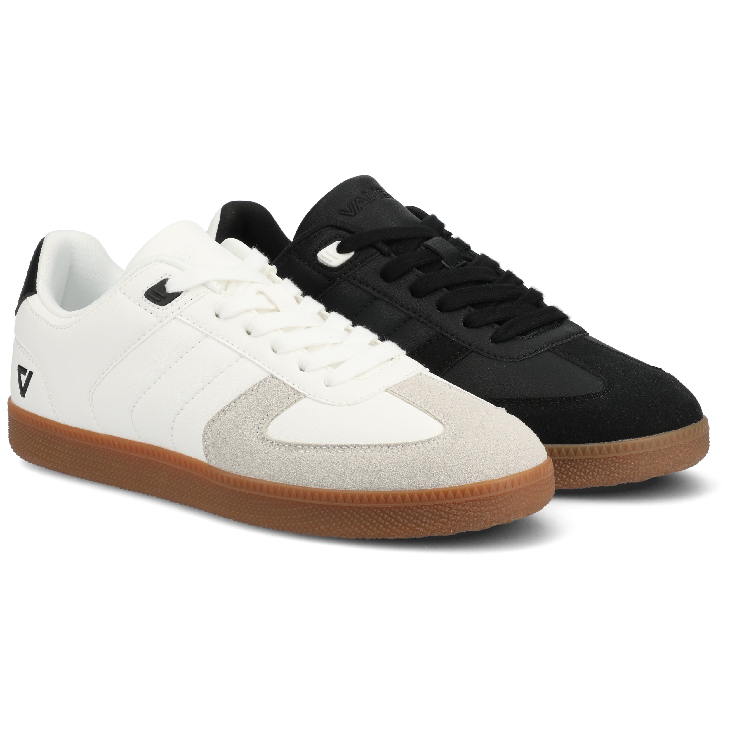 Pitch Low Top Flexible Court Sneaker
