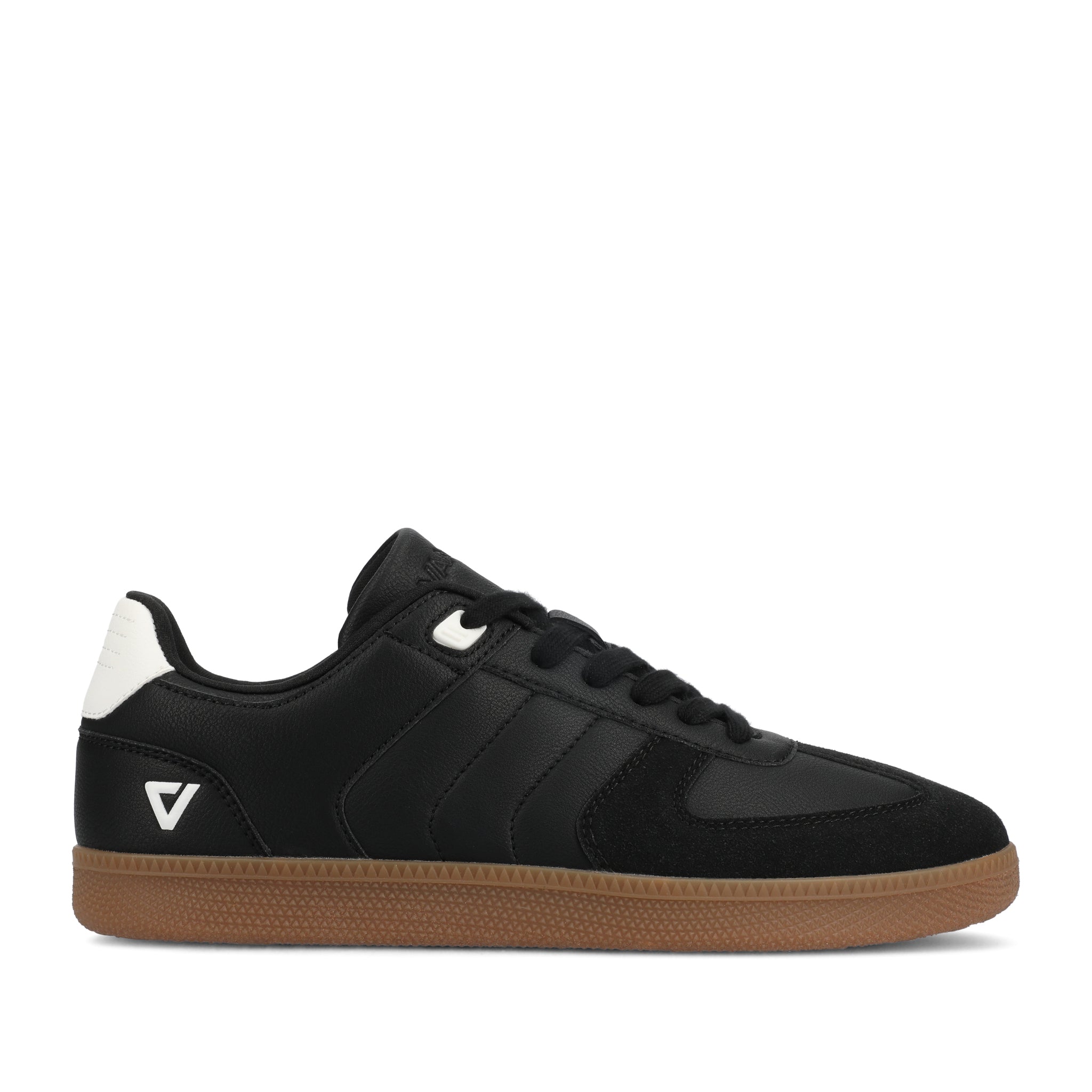 Pitch Low Top Flexible Court Sneaker