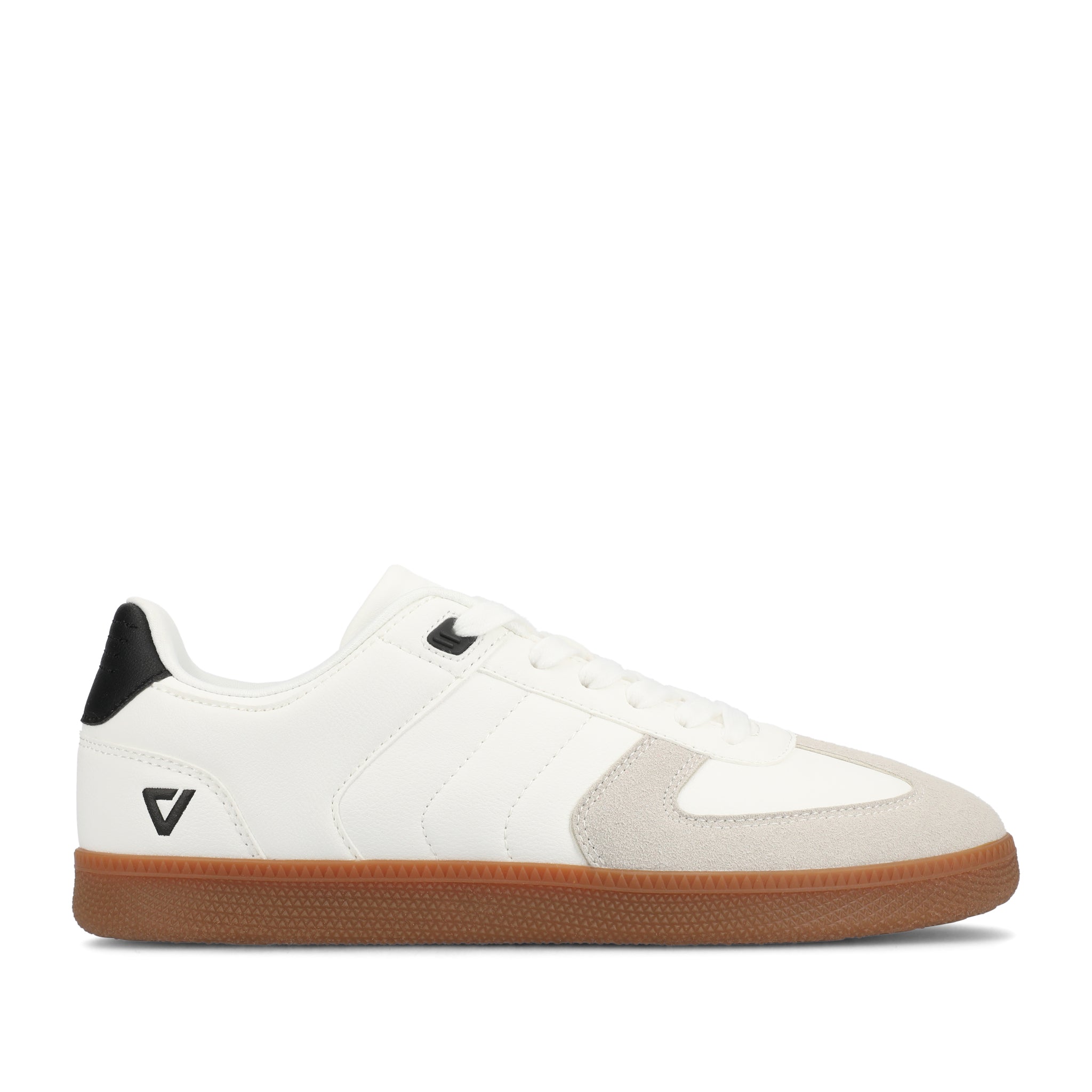 Pitch Low Top Flexible Court Sneaker