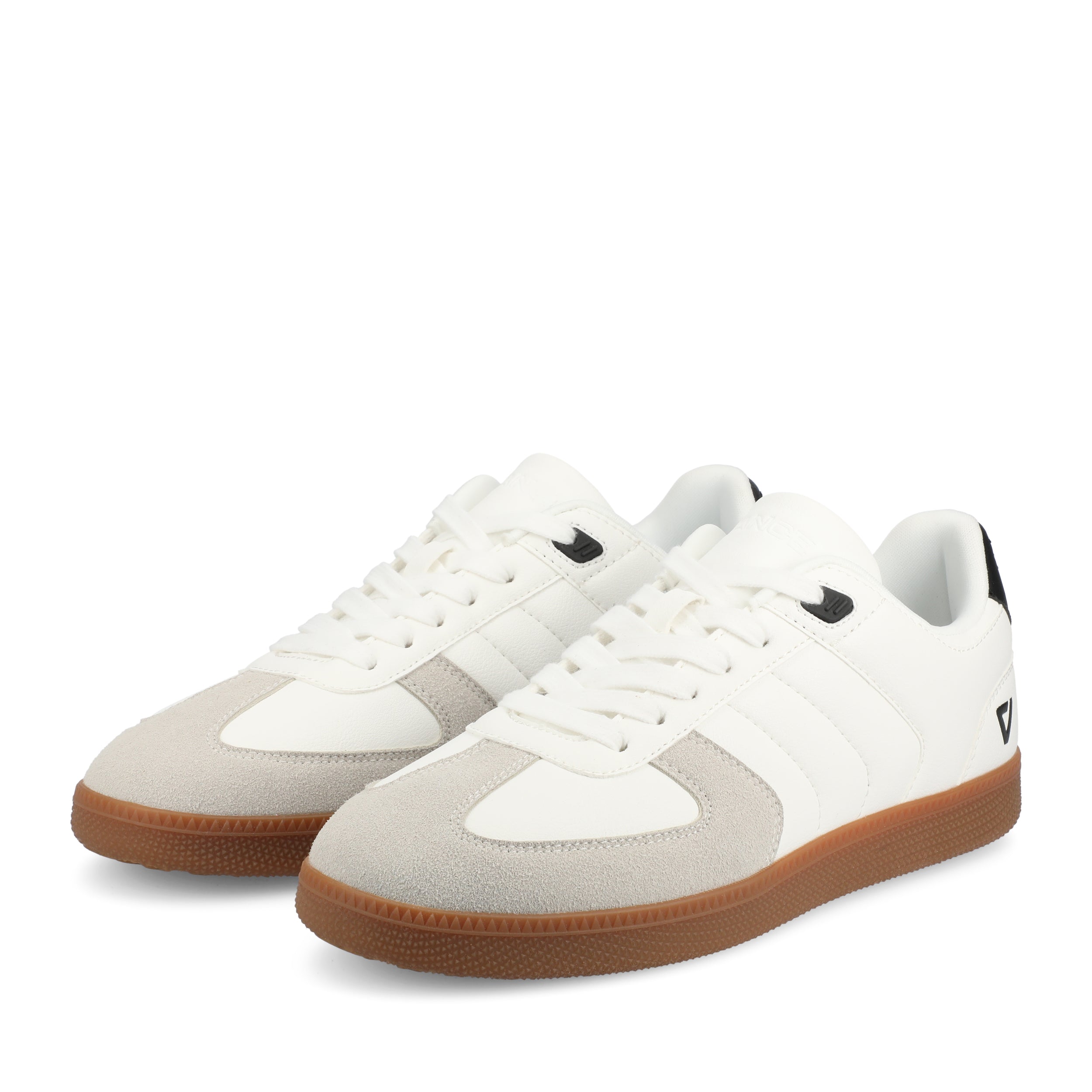 Pitch Low Top Flexible Court Sneaker