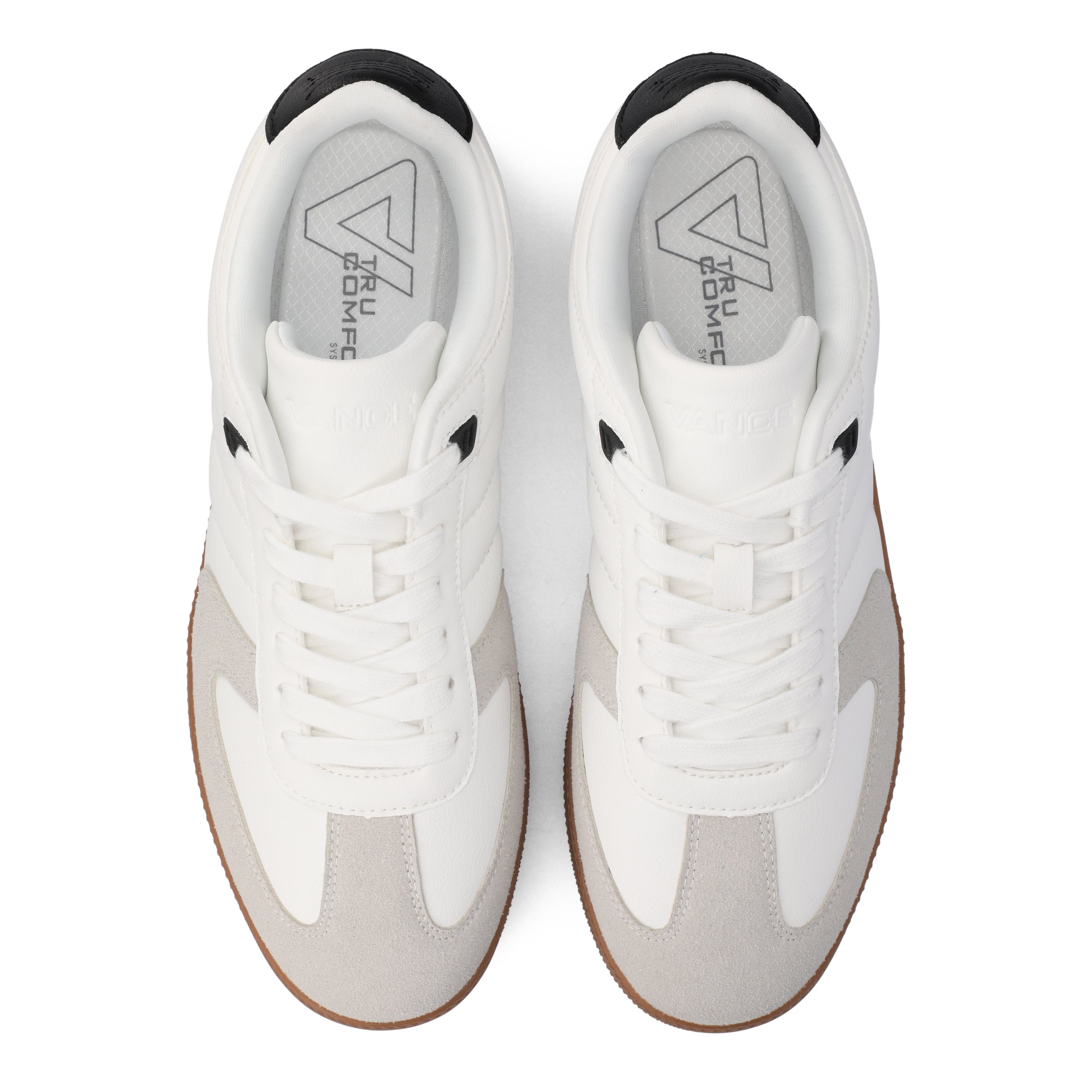 Pitch Low Top Flexible Court Sneaker